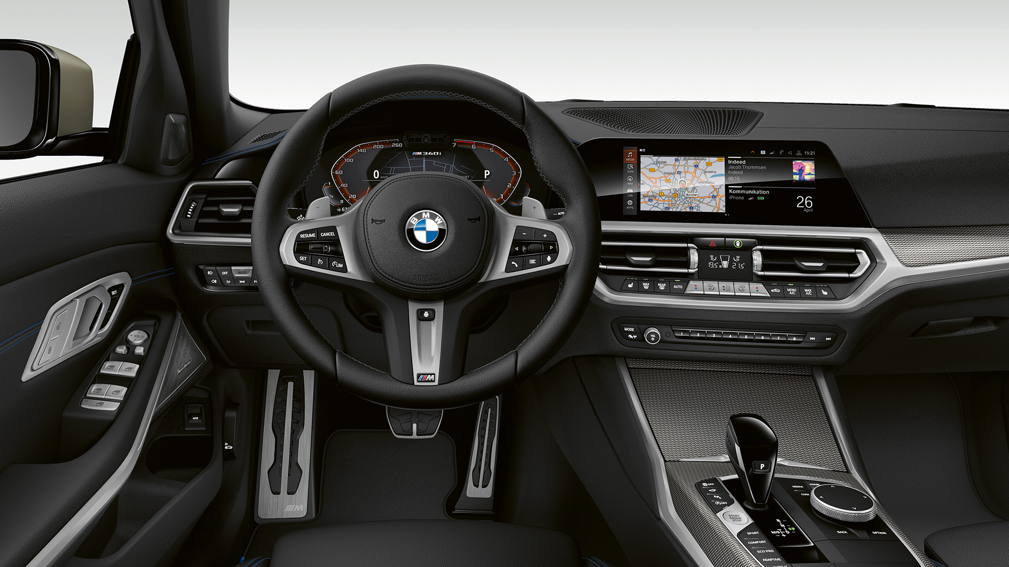 BMW Σειρά 3 Sedan, κόκπιτ M340i xDrive. Μετωπική κοντινή λήψη της θέσης οδηγού στην BMW Σειρά 3 M340i xDrive Sedan.