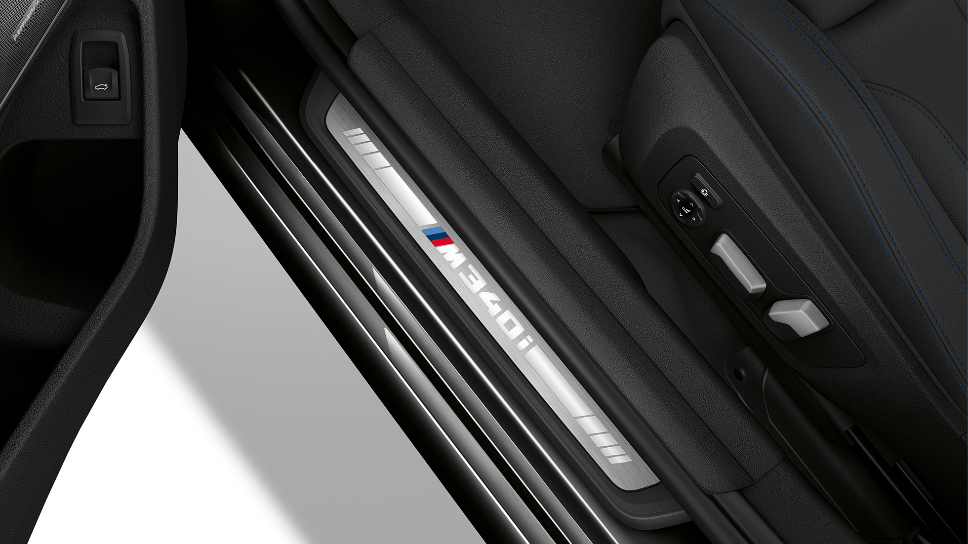 BMW Σειρά 3 Sedan, διακοσμητικά καλύμματα μαρσπιέ M340i xDrive. Κάτοψη διακοσμητικών καλυμμάτων μαρσπιέ στην BMW Σειρά 3 M340i xDrive Sedan.