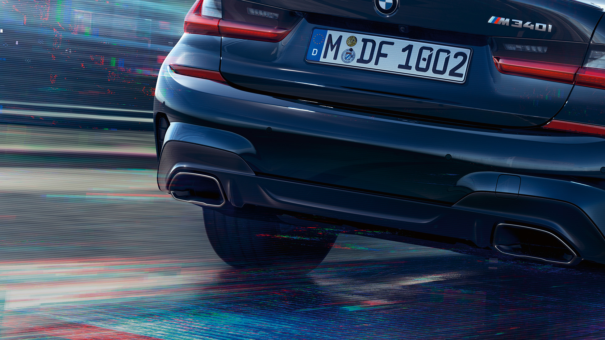 BMW Σειρά 3 Sedan, απολήξεις εξάτμισης Μ. Κοντινή λήψη του πίσω τμήματος της BMW Σειράς 3 Sedan με απολήξεις εξάτμισης M σε γκρι Cerium μεταλλικό.