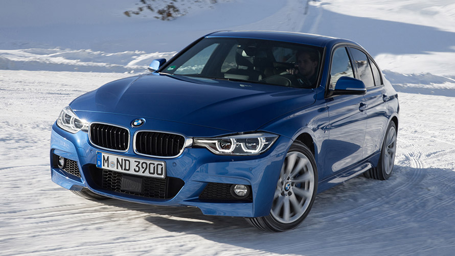 BMW Σειρά 3 Sedan, F30, έκτη γενιά, μπροστινή λήψη τριών τετάρτων σε χιόνι Μοντέλα BMW Σειράς 3, BMW Σειρά 3 Sedan, F30, έκτη γενιά, μπροστινή λήψη τριών τετάρτων σε χιόνι