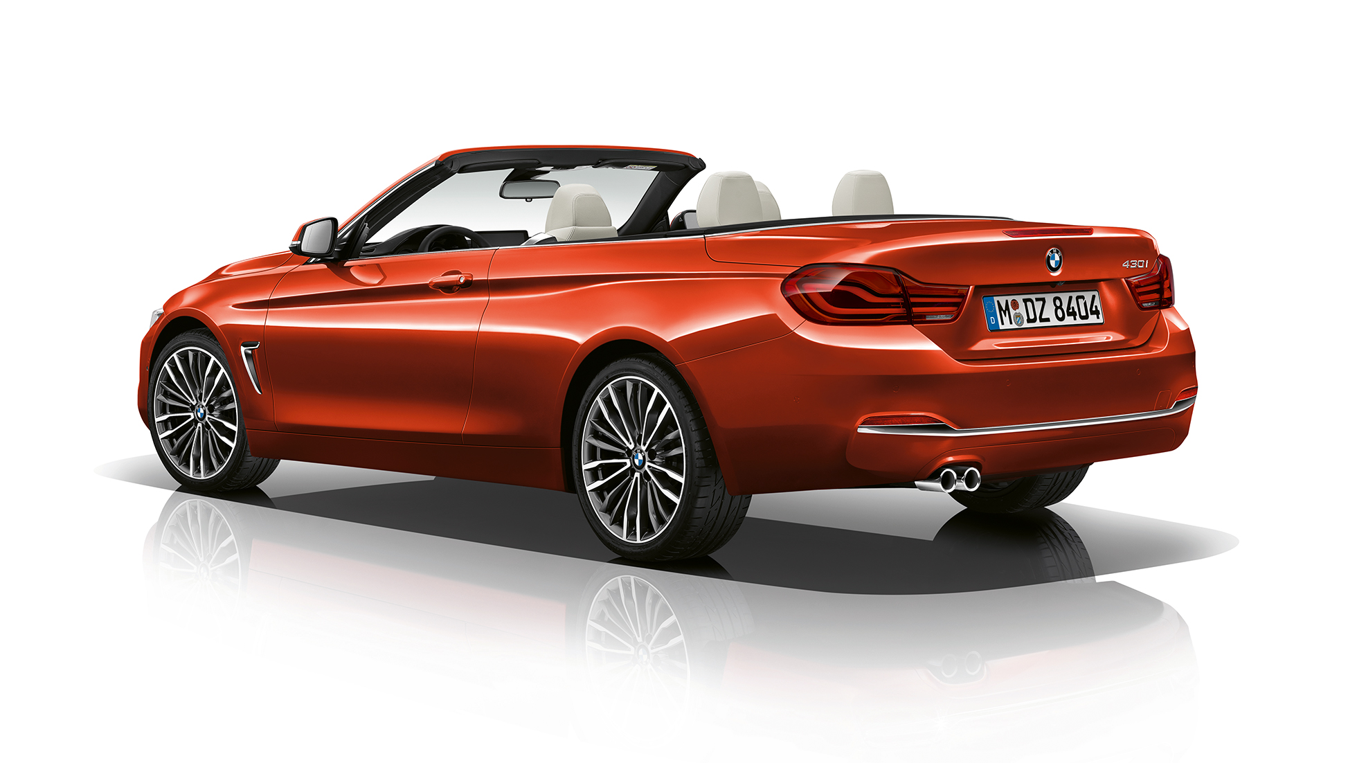 BMW Σειρά 4 Cabrio, Έκδοση Luxury Line, πίσω λήψη τριών τετάρτων BMW Σειρά 4 Cabrio, Έκδοση Luxury Line, πίσω λήψη τριών τετάρτων