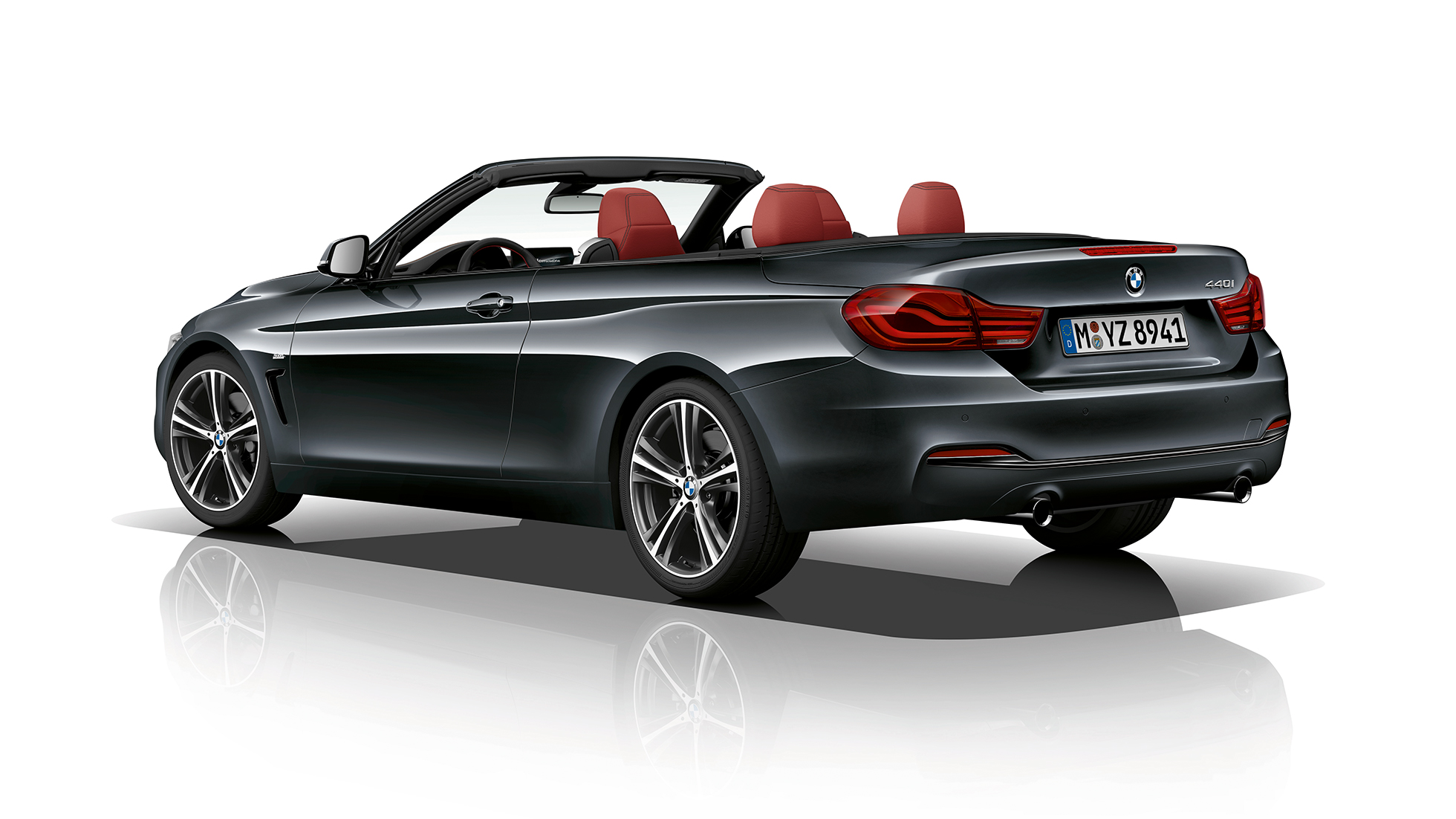 BMW Σειρά 4 Cabrio, Έκδοση Sport Line, πίσω λήψη τριών τετάρτων BMW Σειρά 4 Cabrio, Έκδοση Sport Line, πίσω λήψη τριών τετάρτων