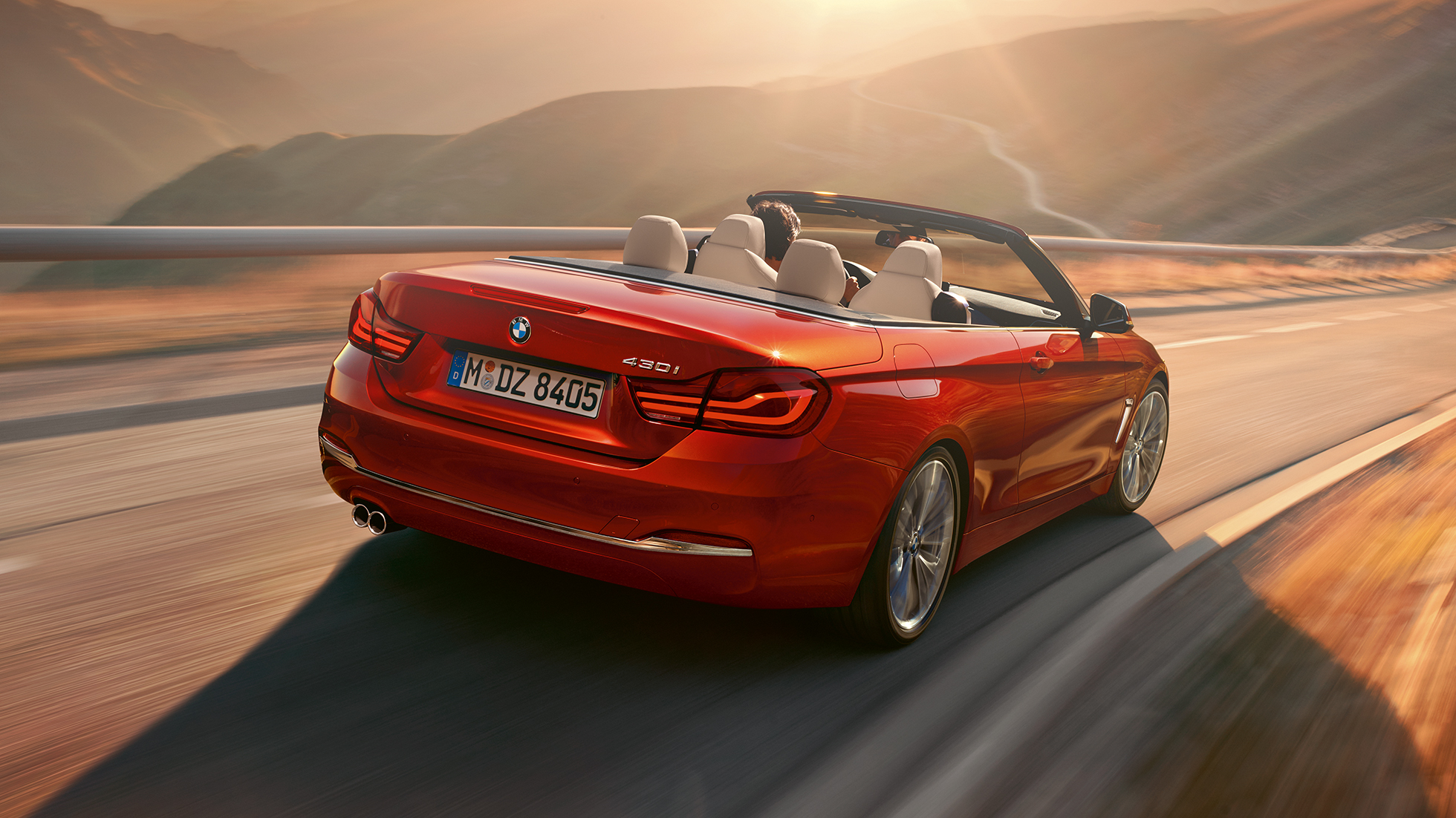 BMW Σειρά 4 Cabrio, πίσω λήψη σε κίνηση BMW Σειρά 4 Cabrio, πίσω λήψη σε κίνηση