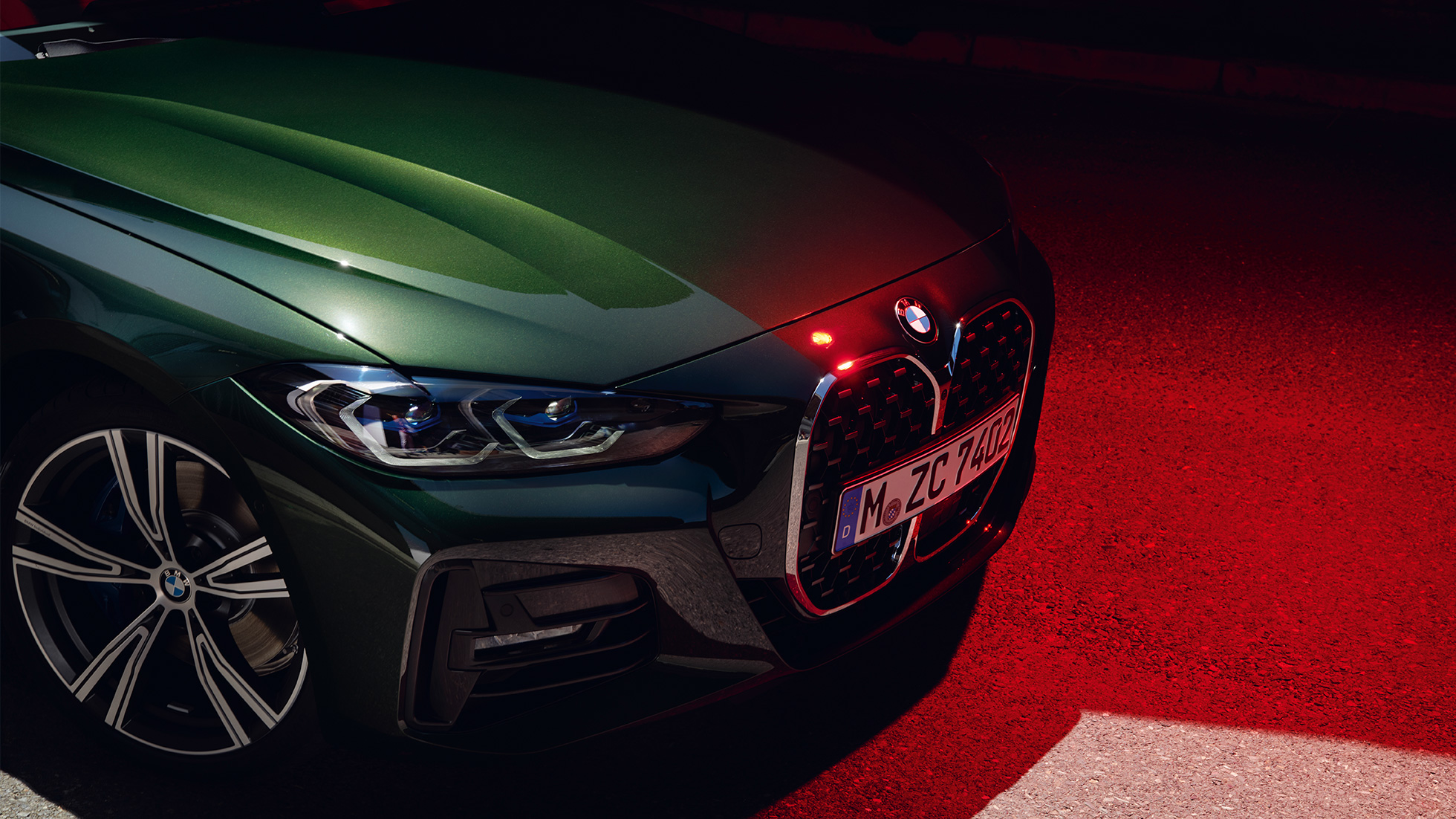 Μπροστινή λήψη, μάσκα με διπλά "νεφρά", BMW Σειρά 4 Cabrio, G23, 2020 BMW Σειρά 4 Cabrio, G23, 2020, πράσινο Sanremo μεταλλικό, μπροστινή λήψη, σταθμευμένη, κοντινή λήψη μάσκας "νεφρών"