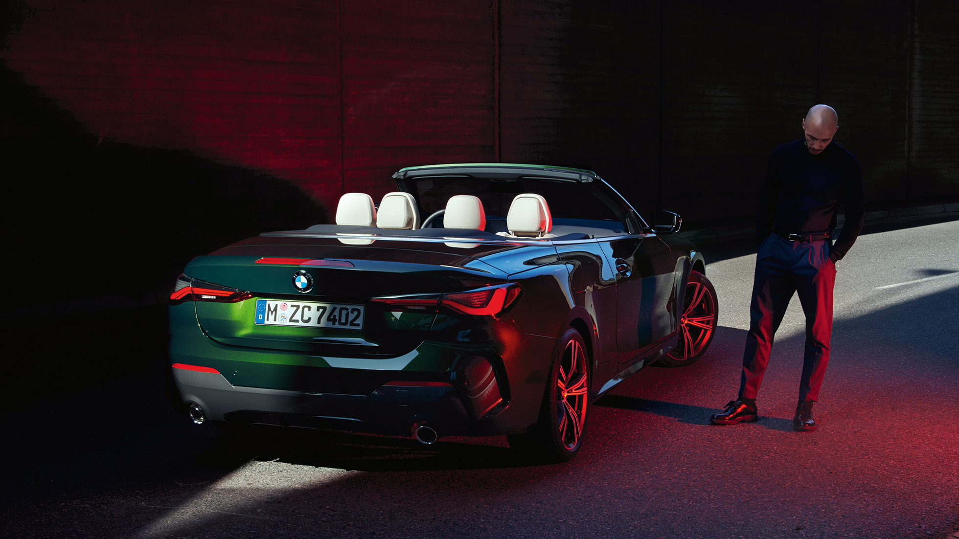 Πίσω λήψη τριών τετάρτων με πίσω φώτα, BMW Σειρά 4 Cabrio, G23, 2020 BMW Σειρά 4 Cabrio, G23, 2020, πράσινο Sanremo μεταλλικό, πίσω λήψη τριών τετάρτων με πίσω φώτα