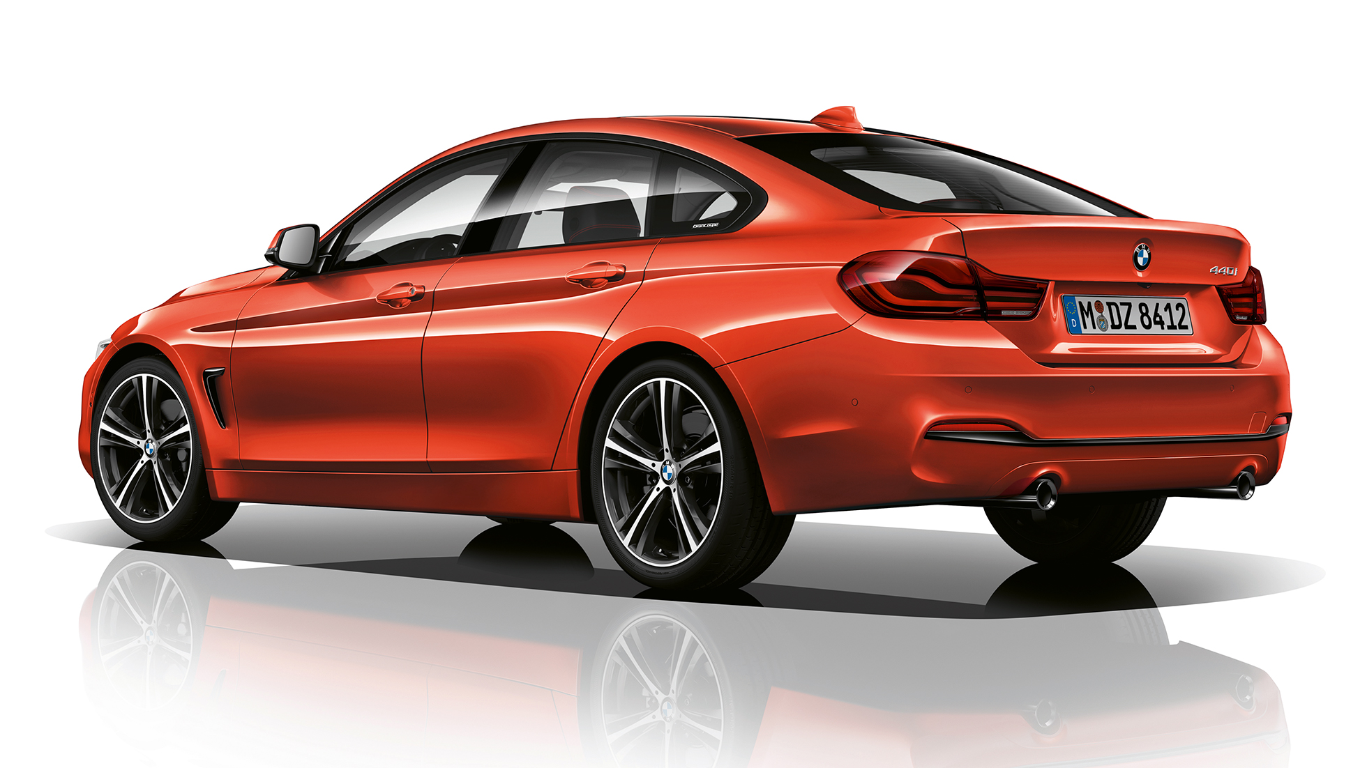 BMW Σειρά 4 Gran Coupé, Έκδοση Sport Line, πίσω λήψη τριών τετάρτων BMW Σειρά 4 Gran Coupé, Έκδοση Sport Line, πίσω λήψη τριών τετάρτων