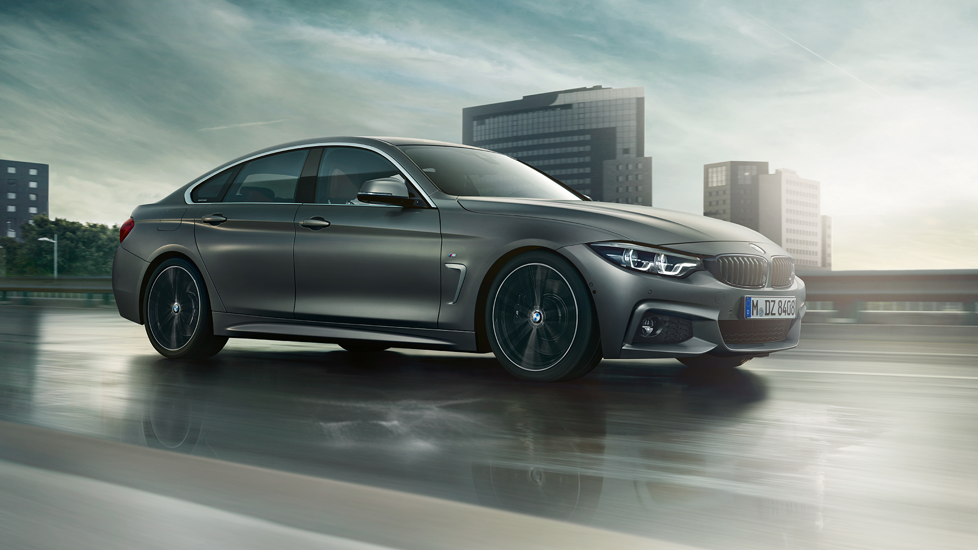 BMW Σειρά 4 Gran Coupé, πλαϊνή λήψη σε κίνηση BMW Σειρά 4 Gran Coupé, πλαϊνή λήψη σε κίνηση