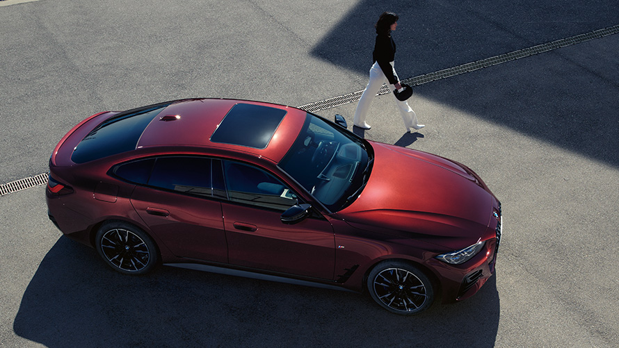 BMW Σειρά 4 Gran Coupé, G26, BMW Individual κόκκινο Aventurine μεταλλικό, πανοραμική λήψη BMW Σειρά 4 Gran Coupé, G26, BMW Individual κόκκινο Aventurine μεταλλικό, πανοραμική λήψη