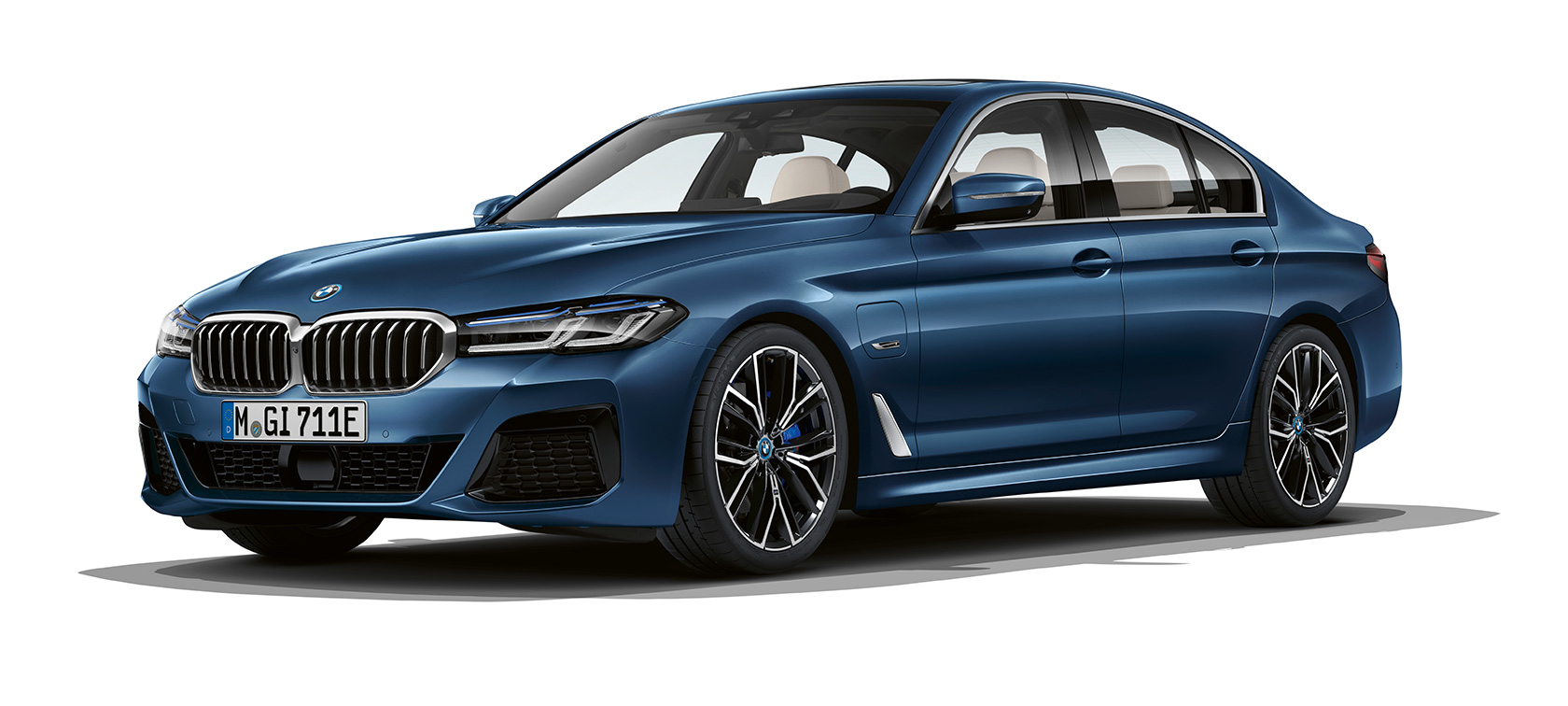 BMW Σειρά 5 Sedan, G30, σταθμευμένη BMW Σειρά 5 Sedan, G30, Facelift 2020, μπροστινή λήψη τριών τετάρτων, σταθμευμένη