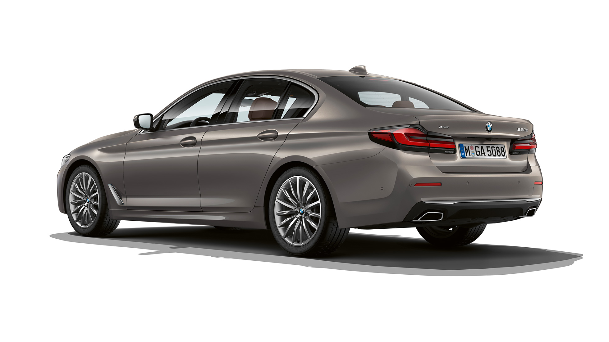 BMW Σειρά 5 Sedan, G30, Luxury Line, πίσω τμήμα BMW Σειρά 5 Sedan 520d xDrive, G30, 2020, Luxury Line σε γκρι Bernina, πίσω λήψη τριών τετάρτων