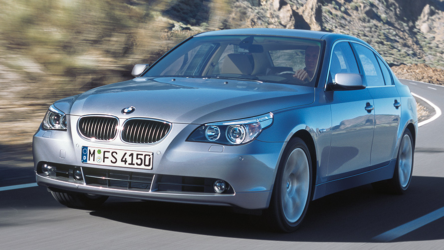 BMW Σειρά 5 Sedan (Ε60), μπροστινή λήψη τριών τετάρτων, κινούμενη BMW Σειρά 5 Sedan (Ε60), μπροστινή λήψη τριών τετάρτων, κινούμενη