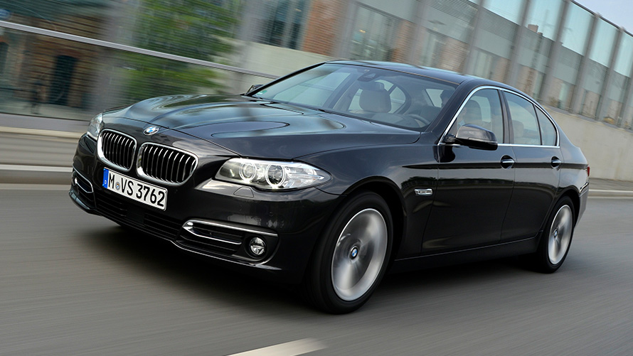 BMW 518d Sedan (F10 LCI), πλαϊνή λήψη τριών τετάρτων, κινούμενη BMW 518d Sedan (F10 LCI), πλαϊνή λήψη τριών τετάρτων, κινούμενη