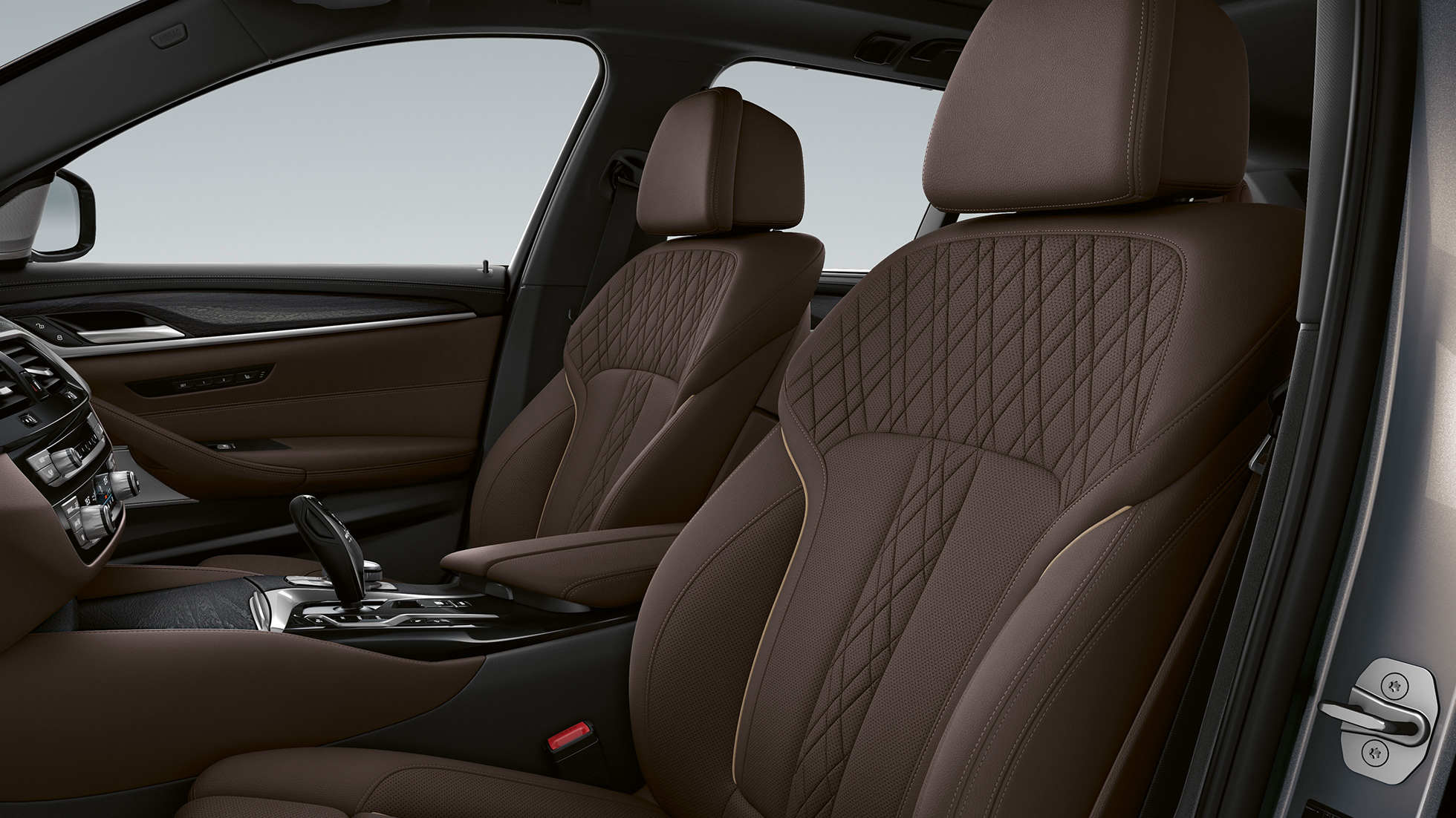 Επενδύσεις καθισμάτων, BMW Σειρά 5 Touring, G31, Luxury Line Επενδύσεις καθισμάτων από δέρμα 'Nappa' σε χρώμα Mokka με αποκλειστικές ραφές σε χρώμα αντίθεσης, BMW Σειρά 5 Touring 530i, G31, 2020, Luxury Line, εσωτερικό