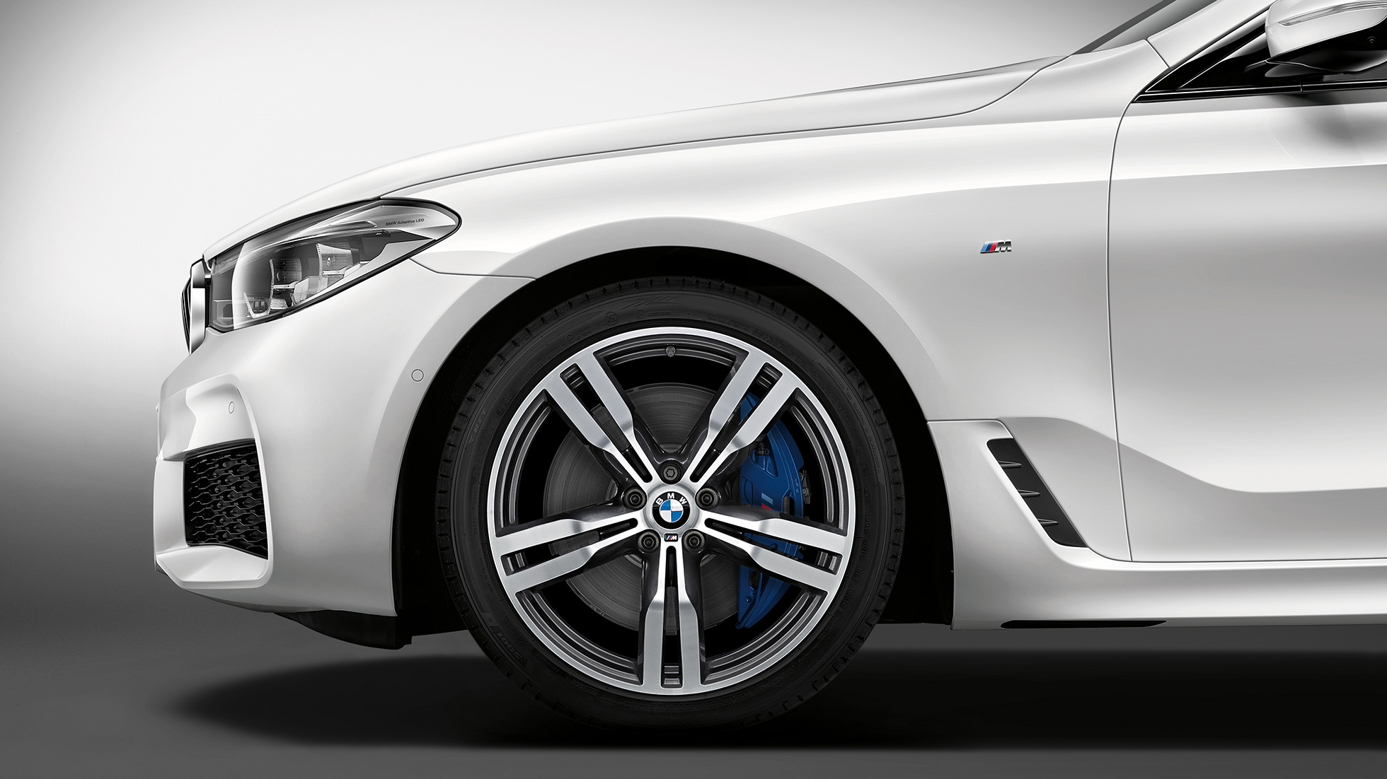 BMW Σειρά 6 Gran Turismo G32, Μ Σπορ Πακέτο, πλαϊνή λήψη μπροστά BMW Σειρά 6 Gran Turismo G32 2017, Μ Σπορ Πακέτο, λευκό Mineral μεταλλικό, πλαϊνή λήψη μπροστά με ζάντες ελαφρού κράματος με διπλές ακτίνες 647 Μ