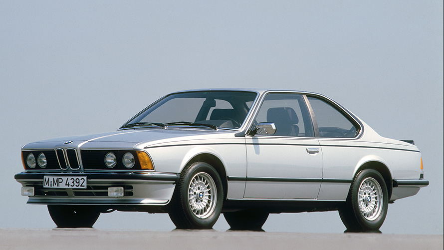 BMW 635CSi (E24), πλαϊνή λήψη τριών τετάρτων, σταθμευμένη BMW 635CSi (E24), πλαϊνή λήψη τριών τετάρτων, σταθμευμένη