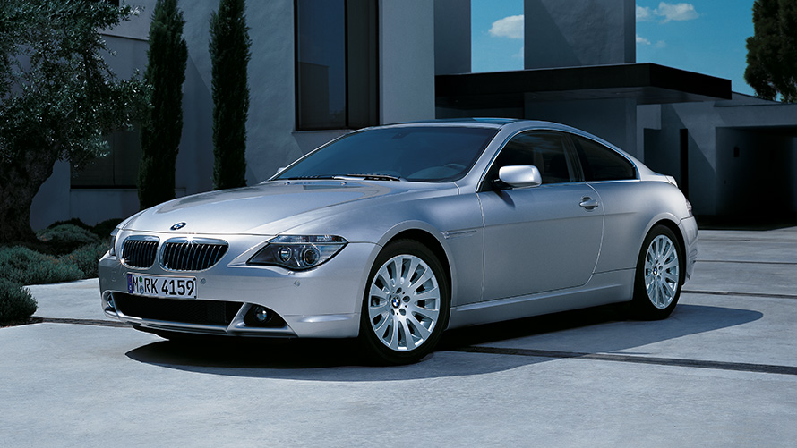 BMW Σειρά 6 Coupé (Ε63), πλαϊνή λήψη τριών τετάρτων, σταθμευμένη BMW Σειρά 6 Coupé (Ε63), πλαϊνή λήψη τριών τετάρτων, σταθμευμένη