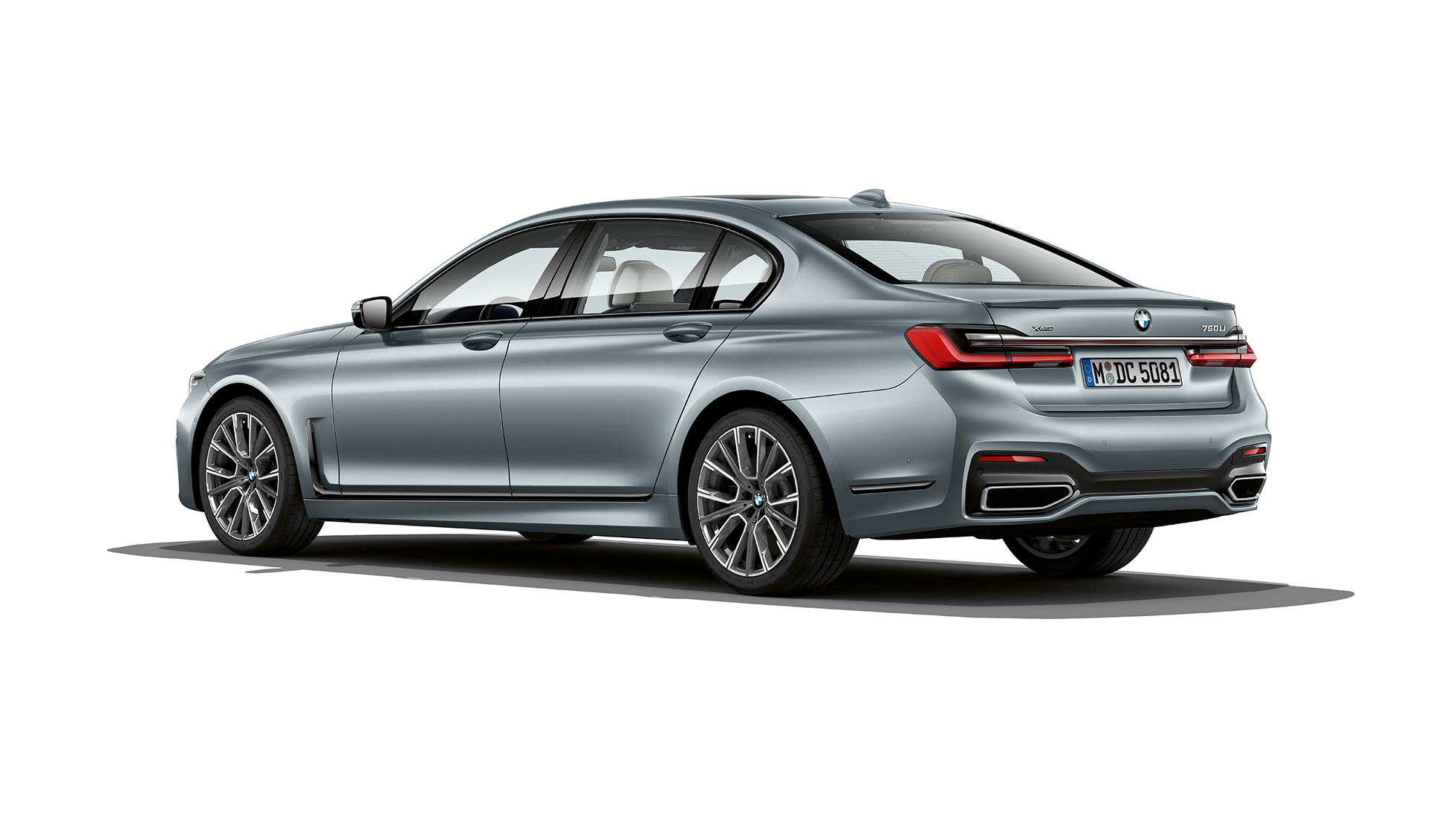 BMW Σειρά 7 Sedan με Έκδοση M Sport, πίσω όψη τριών τετάρτων BMW Σειρά 7 Sedan, Frozen Bluestone μεταλλικό , Έκδοση M Sport σε πίσω λήψη τριών τετάρτων