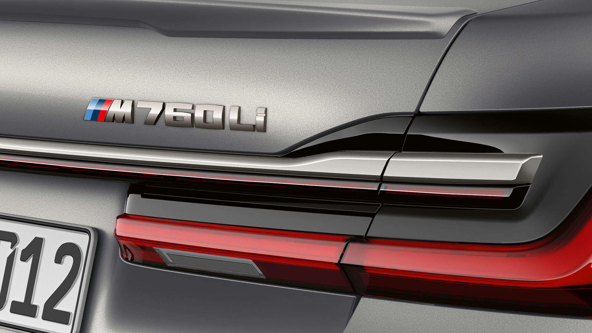 BMW Σειρά 7 Sedan: κοντινή λήψη του σήματος BMW M760Li BMW Σειρά 7 Sedan: κοντινή λήψη του σήματος BMW M760i στο πίσω μέρος