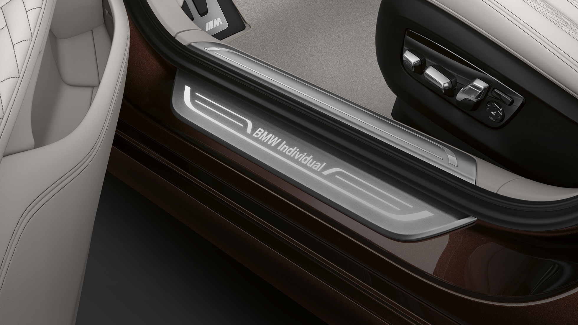 BMW Individual Σειρά 7 Sedan, διακοσμητικό κάλυμμα μαρσπιέ BMW Σειρά 7 Sedan: διακοσμητικό κάλυμμα μαρσπιέ με επιγραφή BMW Individual