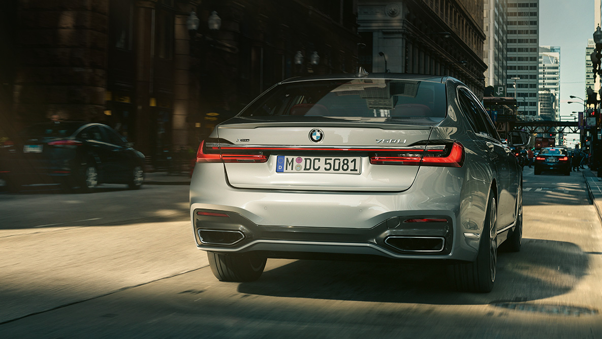 BMW Σειρά 7 Sedan, Υποβοήθηση Οπισθοπορείας Υποβοήθηση Οπισθοπορείας BMW: πίσω όψη της BMW Σειράς 7 Sedan