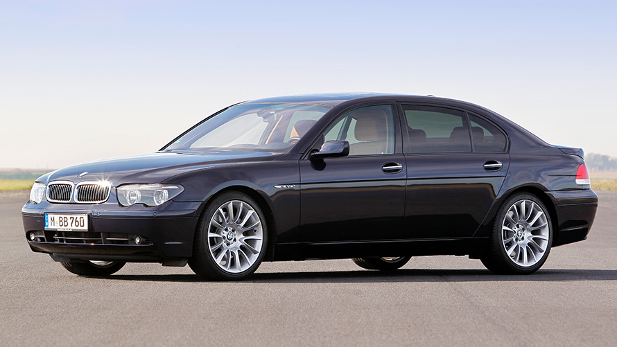 BMW Σειρά 7 Sedan (E66) πλαϊνή λήψη 7/8 σε στάση BMW Σειρά 7 Sedan (E66) πλαϊνή λήψη 7/8 σε στάση