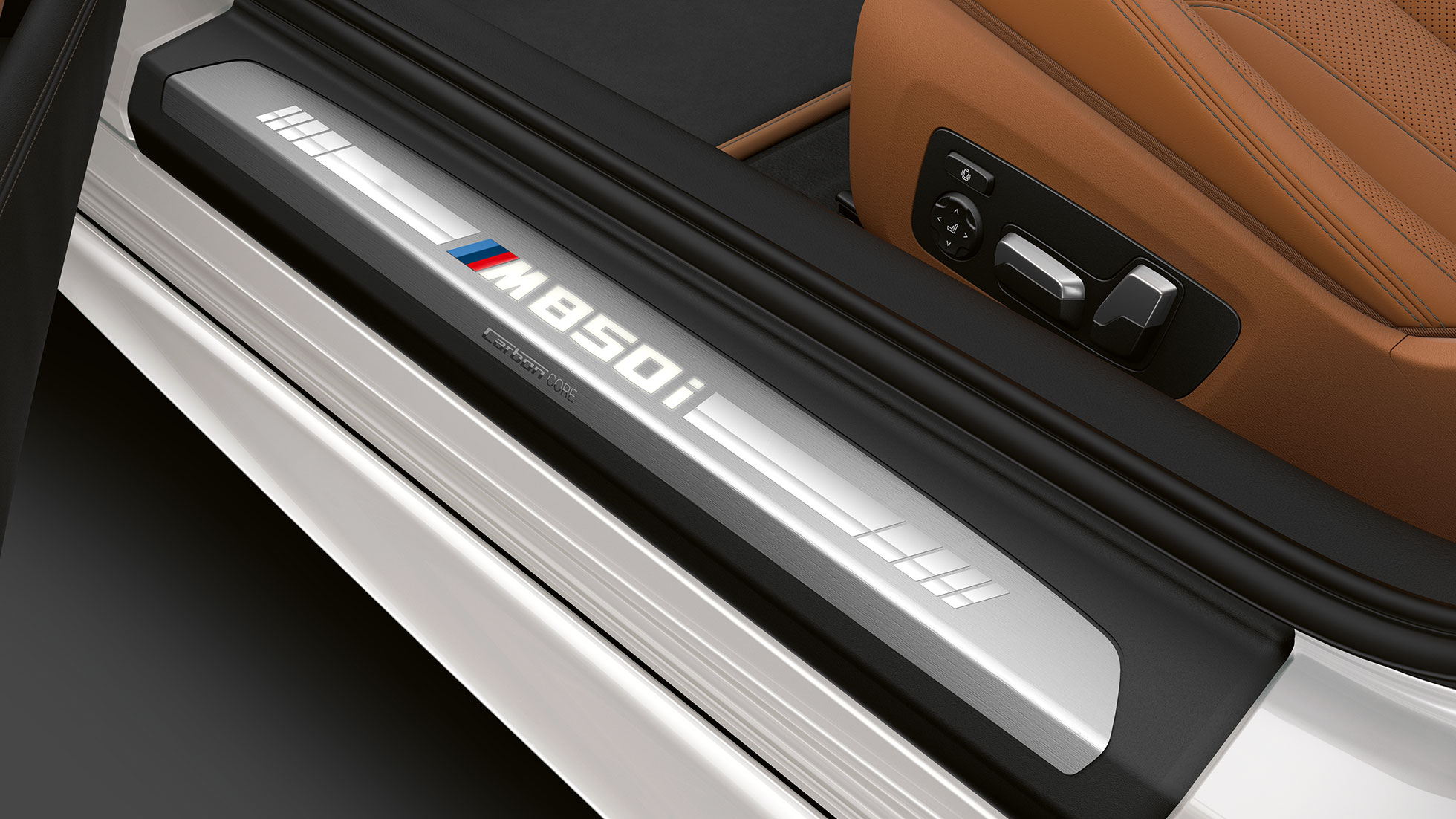 BMW M850i xDrive, λευκό Mineral μεταλλικό, διακοσμητικό κάλυμμα μαρσπιέ. BMW M850i xDrive, λευκό Mineral μεταλλικό, διακοσμητικό κάλυμμα μαρσπιέ.