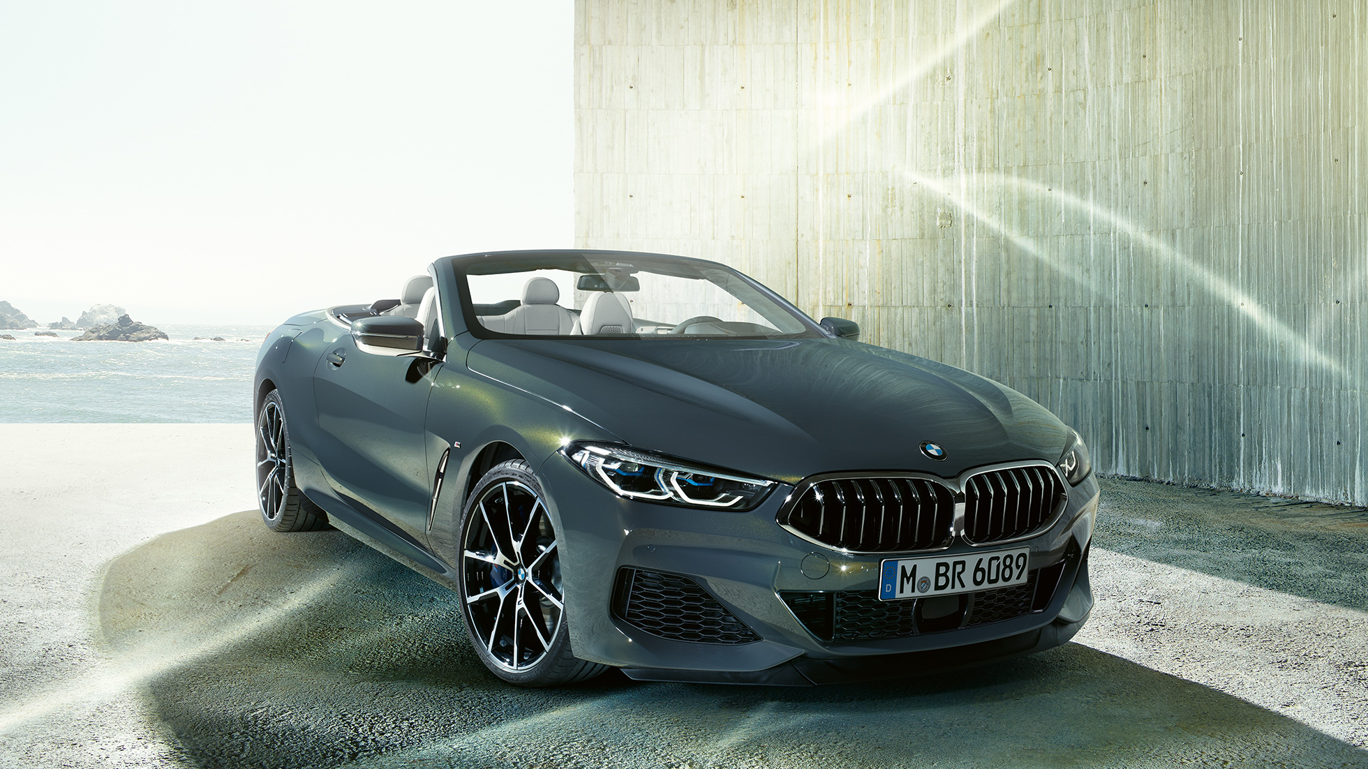 BMW M850i xDrive, γκρι Dravit μεταλλικό, όψη τριών τετάρτων από αριστερά. BMW M850i xDrive, γκρι Dravit μεταλλικό, όψη τριών τετάρτων από αριστερά.
