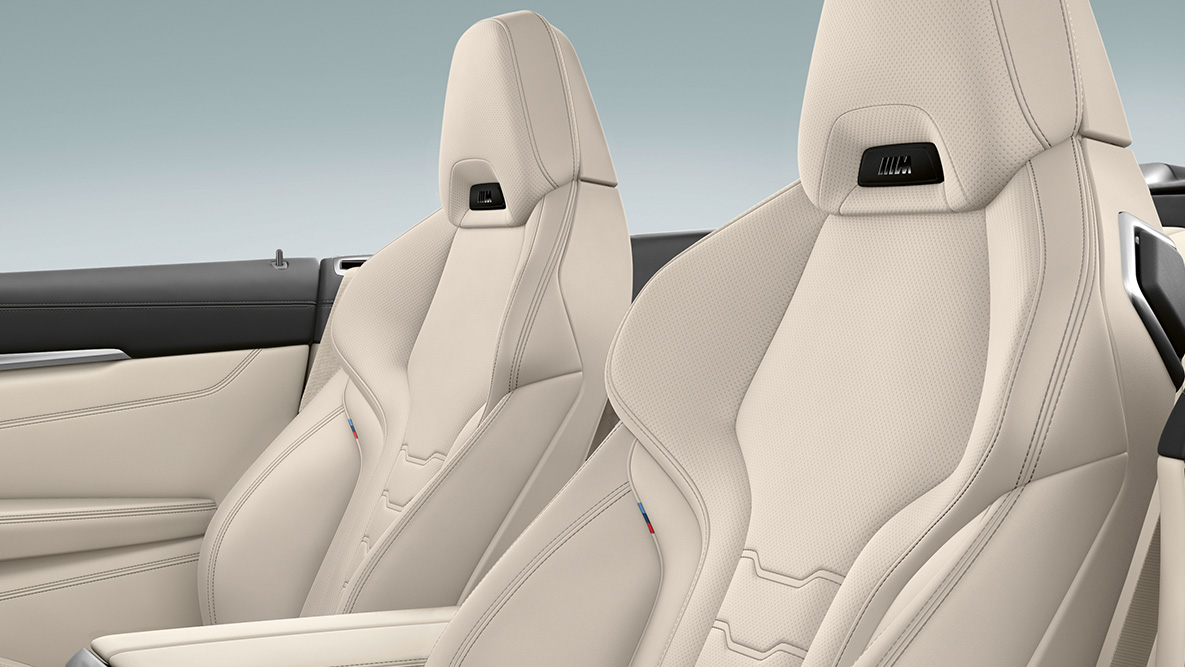 BMW M850i xDrive, καθίσματα πολλαπλών λειτουργιών σε δέρμα 'Merino', λευκό Ivory, με κολάρο αέρα. BMW M850i xDrive, καθίσματα πολλαπλών λειτουργιών σε δέρμα 'Merino', λευκό Ivory, με κολάρο αέρα.