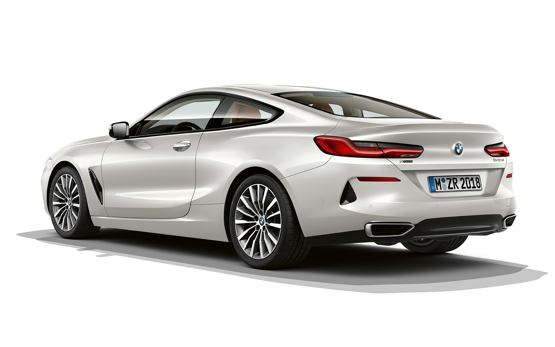 BMW Σειρά 8 Coupé , λευκό Mineral μεταλλικό Στατική λήψη της BMW Σειράς 8 Coupé , σε λευκό Mineral μεταλλικό, μπροστά σε λευκό φόντο.