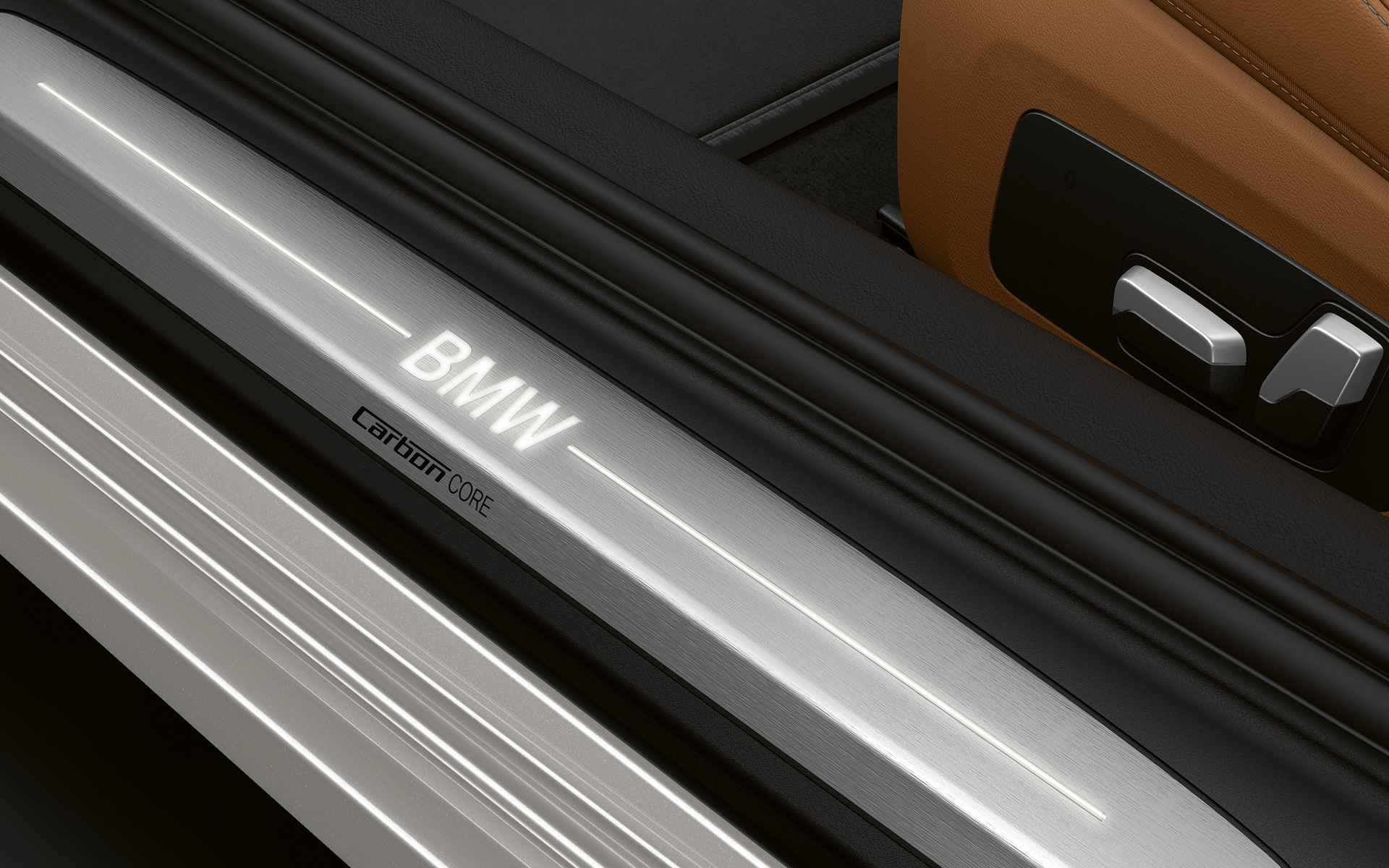 BMW Σειρά 8 Coupé, διακοσμητικά καλύμματα μαρσπιέ με λογότυπο BMW Κοντινή λήψη των διακοσμητικών καλυμμάτων μαρσπιέ της BMW Σειράς 8 Coupé με λογότυπο BMW.
