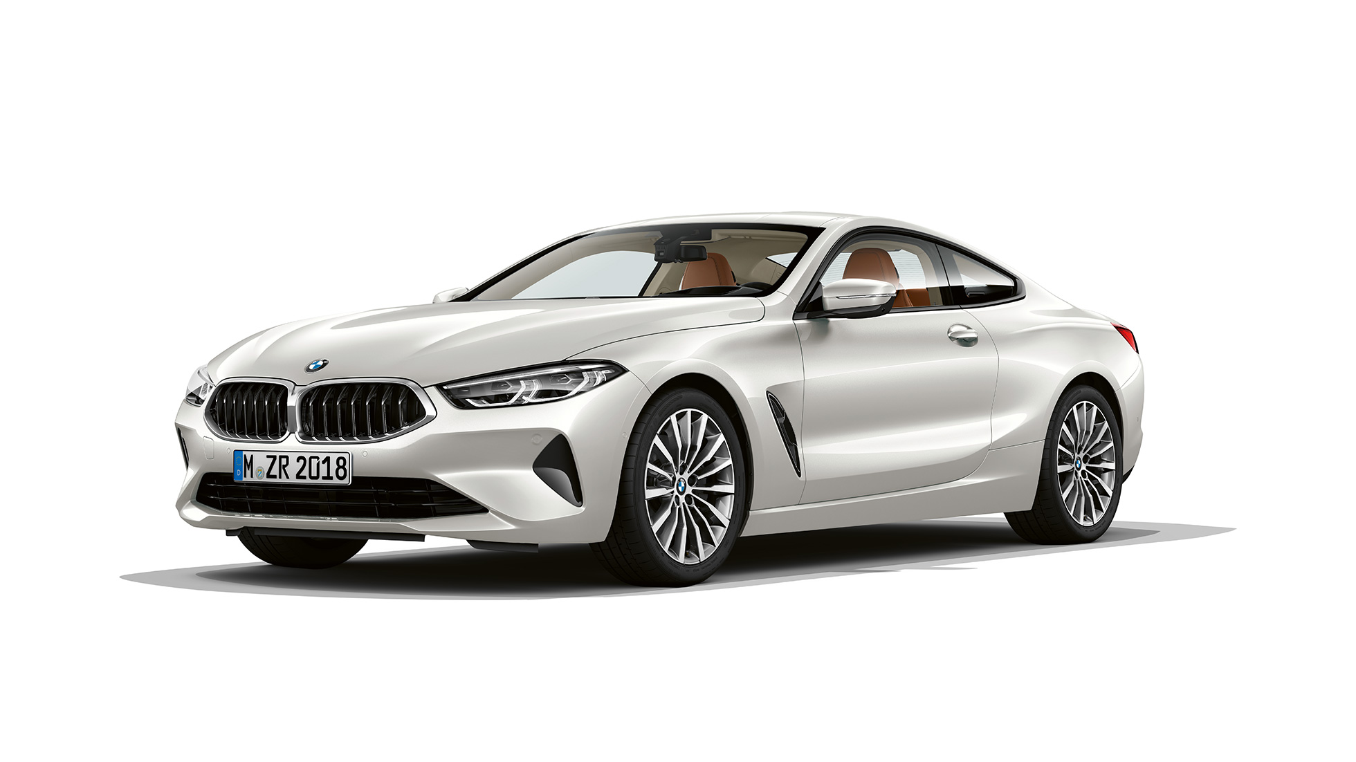 BMW Σειρά 8 Coupé, μπροστινή λήψη τριών τετάρτων. BMW Σειρά 8 Coupé, Λευκό Mineral White μεταλλικό, μπροστινή λήψη τριών τετάρτων.