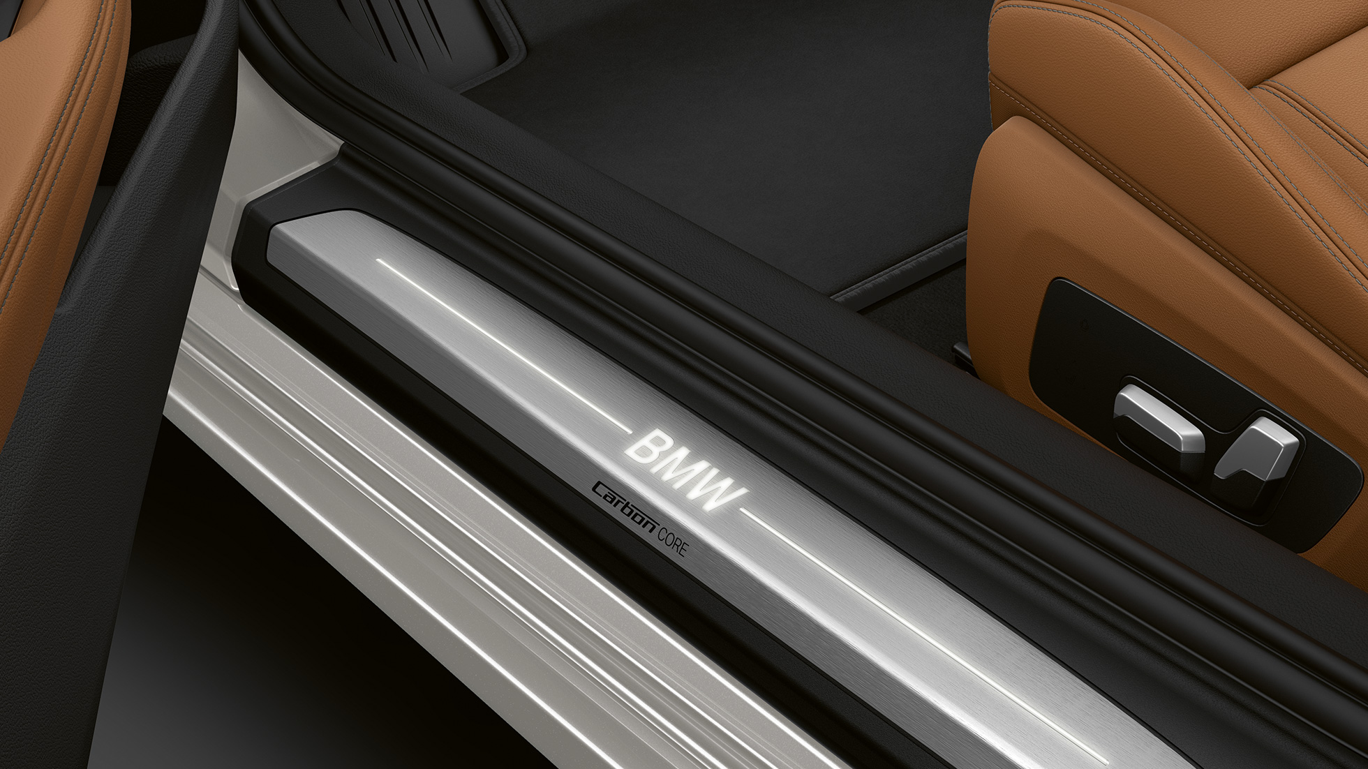 BMW Σειρά 8 Coupé, μαρσπιέ. BMW Σειρά 8 Coupé, φωτιζόμενα μαρσπιέ με αναγραφή BMW.