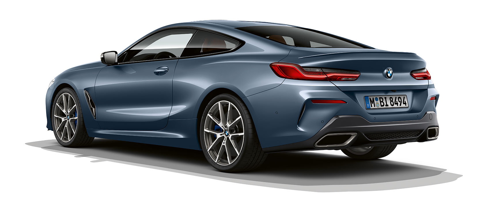 BMW Σειρά 8 Coupé, Barcelona Blue μεταλλικό. BMW Σειρά 8 Coupé, Barcelona Blue μεταλλικό, μπροστινή λήψη τριών τετάρτων.