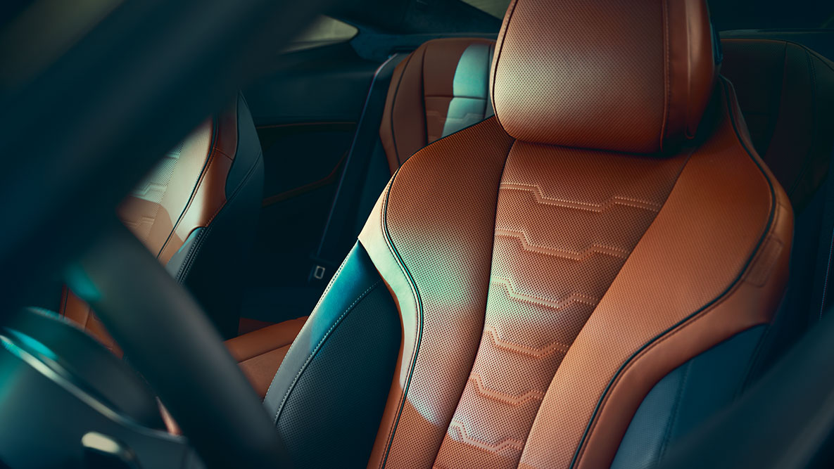 BMW Σειρά 8 Coupé, κάθισμα πολλαπλών λειτουργιών. Κοντινή λήψη των καθισμάτων πολλαπλών λειτουργιών σε δέρμα 'Merino' της BMW Σειράς 8 Coupé.