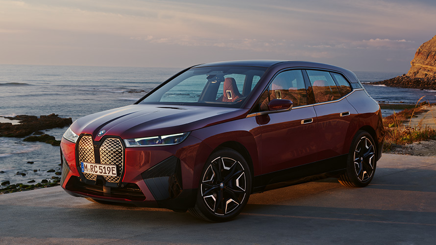 BMW iX i20, ηλεκτρικό SUV, BMW iX, xDrive50, αεροδυναμική, εξωτερικό BMW iX i20, 2021, ηλεκτρικό SUV, BMW iX, xDrive50 σε κόκκινο Aventurin, πλαϊνή λήψη, εξωτερικό