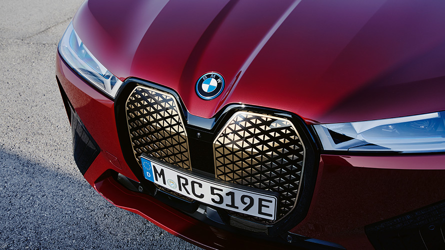 BMW iX i20, ηλεκτρικό SUV, BMW iX, xDrive50, Shy Tech BMW iX i20, 2021, ηλεκτρικό SUV, BMW iX, xDrive50 σε κόκκινο Aventurin, μπροστινή λήψη, "νεφρά" BMW, Shy Tech