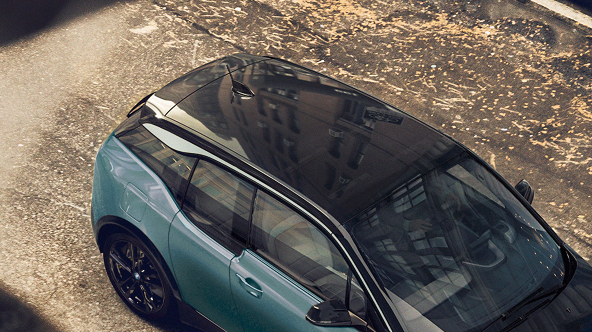 BMW i3 2018, οροφή από ανθρακονήματα BMW i3 I01 2018, μπεζ Jucaro με διακοσμητικά στοιχεία σε γκρι Frozen μεταλλικό, πανοραμική λήψη οροφής από ανθρακονήματα