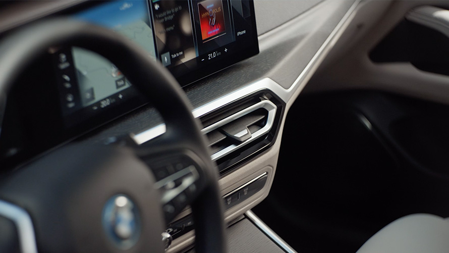 BMW i4 eDrive40, G26, 2021, λευκό Mineral, η εσωτερική σχεδίαση σε λεπτομέρειες, βίντεο BMW i4 eDrive40, G26, 2021, λευκό Mineral, η εσωτερική σχεδίαση σε λεπτομέρειες, βίντεο