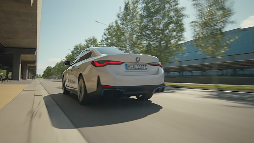 Αμιγώς ηλεκτρική BMW i4, G26, 2021, κοντινή λήψη μπροστά Αμιγώς ηλεκτρική BMW i4, G26, 2021, κοντινή λήψη μπροστά