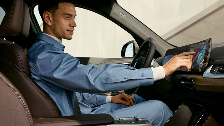 BMW iX1, U11, BEV, εσωτερικό, χειρισμός με αφή BMW iX1, U11, BEV, εσωτερικό, οδηγός, χειρισμός με αφή, Κυρτή Οθόνη
