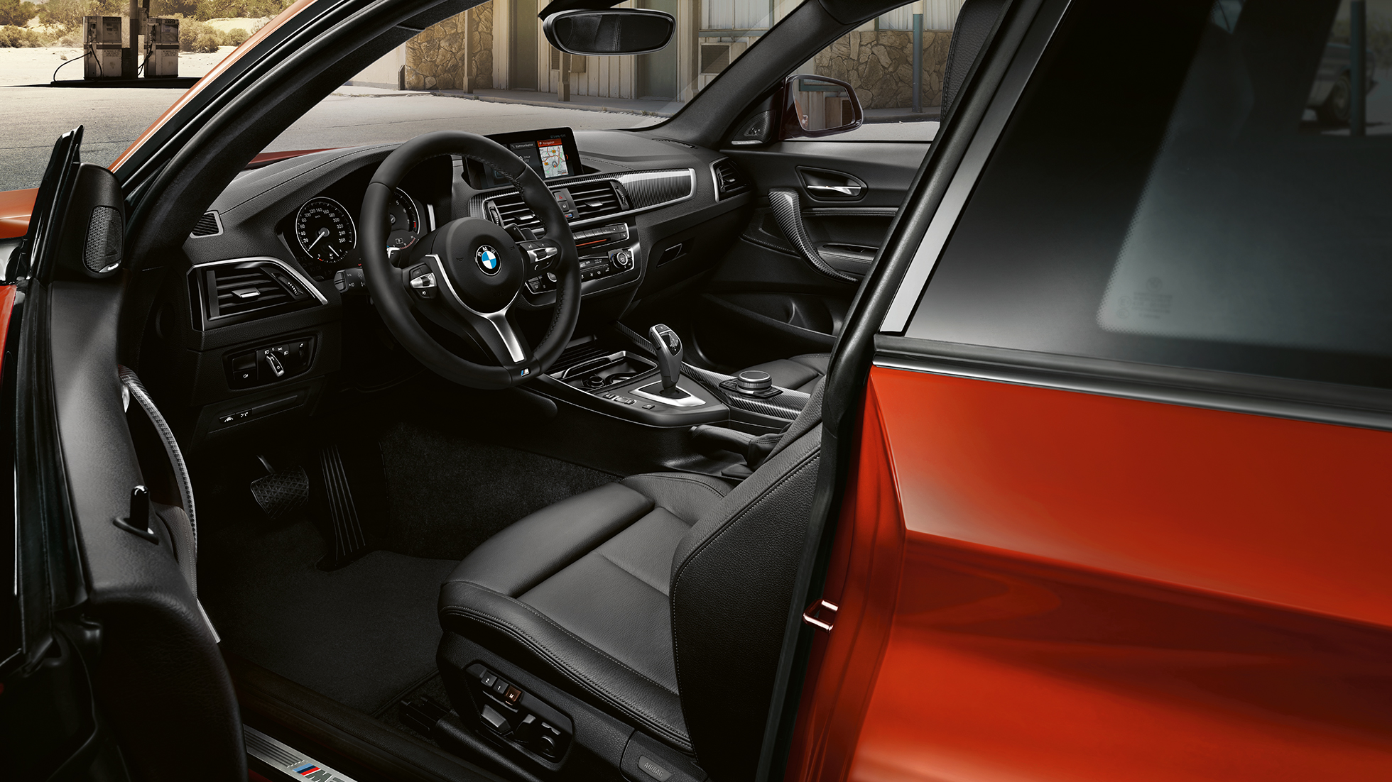Κόκπιτ της BMW M240i Coupé Κόκπιτ της BMW M240i Coupé F22 2017, πορτοκαλί Sunset μεταλλικό, εσωτερικό