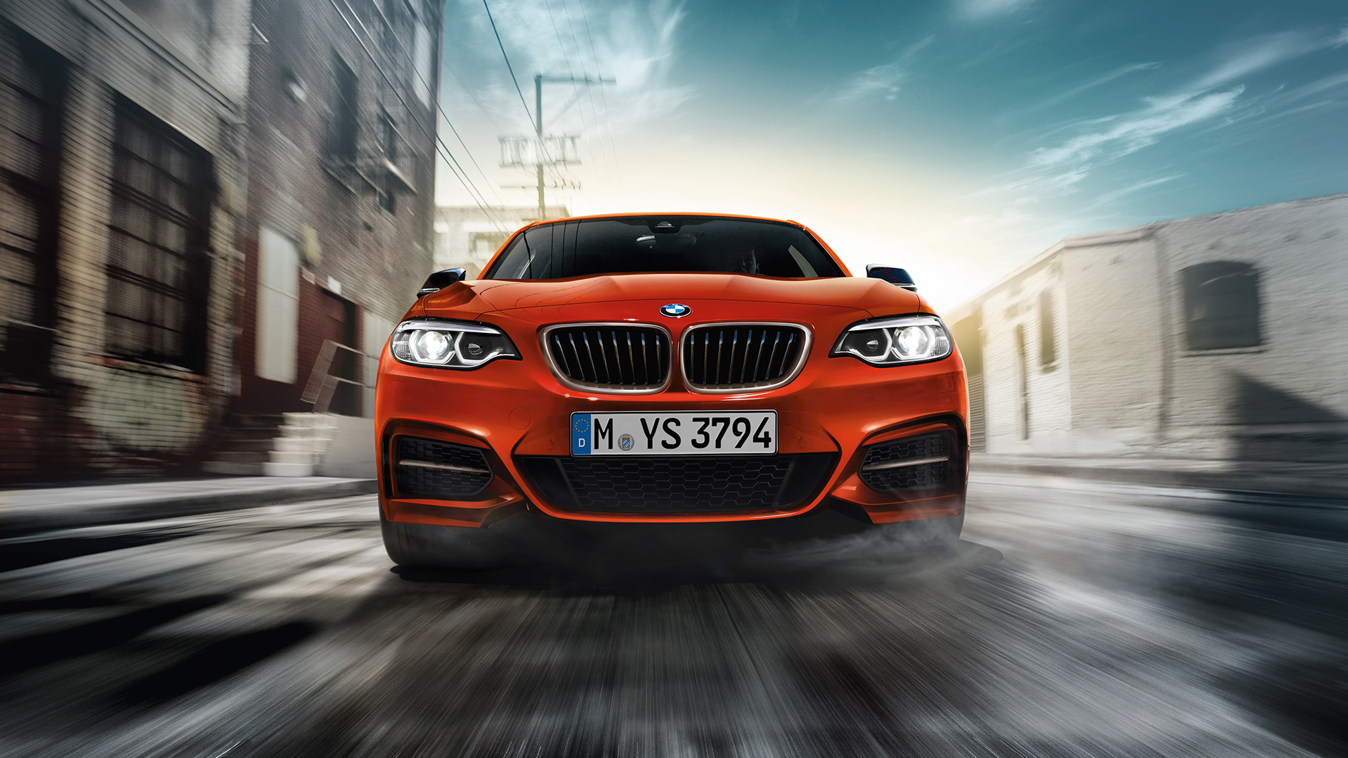 Σχεδίαση μπροστινού τμήματος της BMW M240i Coupé Σχεδίαση μπροστινού τμήματος της BMW M240i Coupé F22 2017, πορτοκαλί Sunset μεταλλικό, μπροστινή λήψη