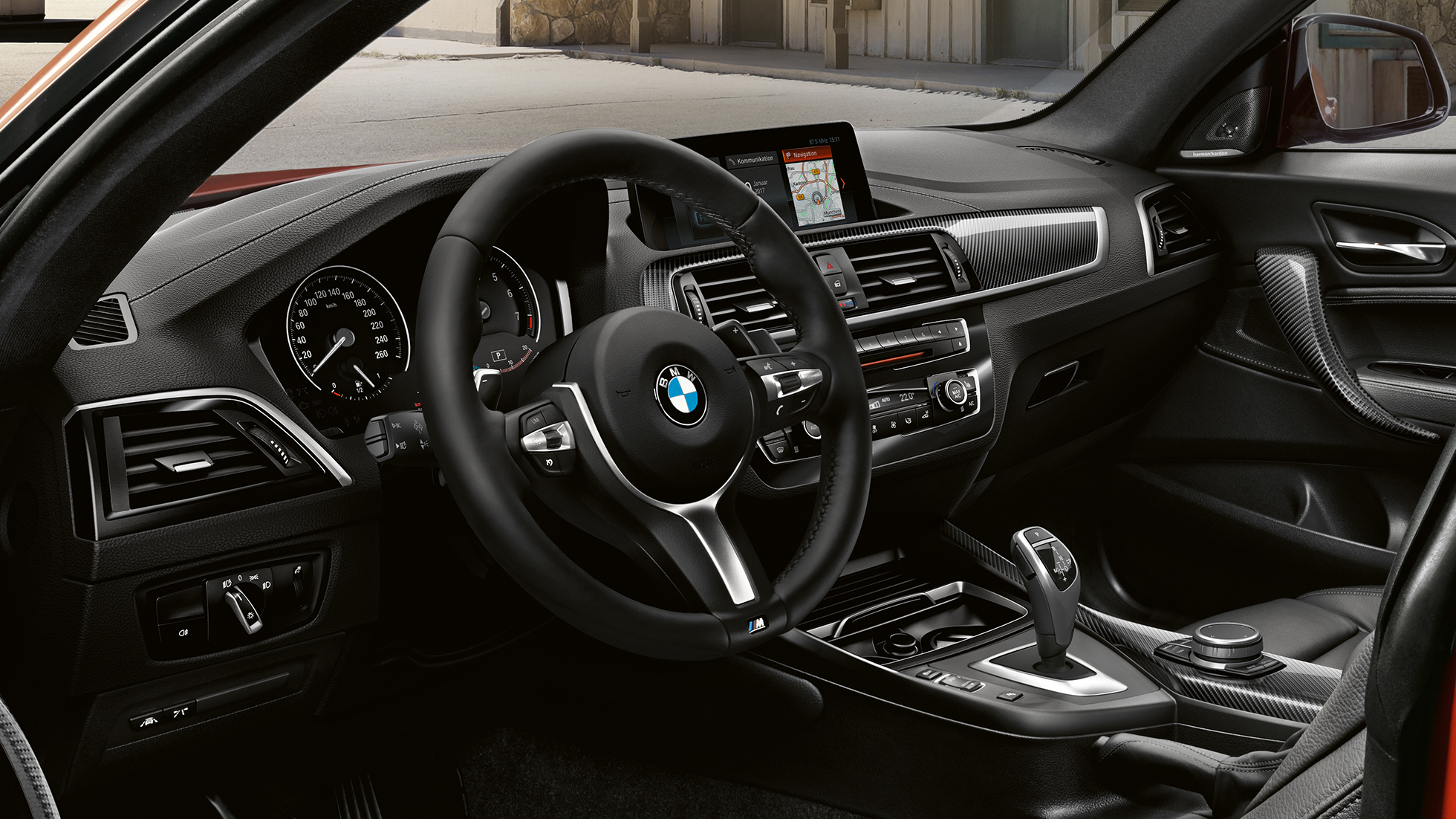 Κόκπιτ της BMW M240i Coupé Κόκπιτ της BMW M240i Coupé F22 2017, πορτοκαλί Sunset μεταλλικό, εσωτερικό