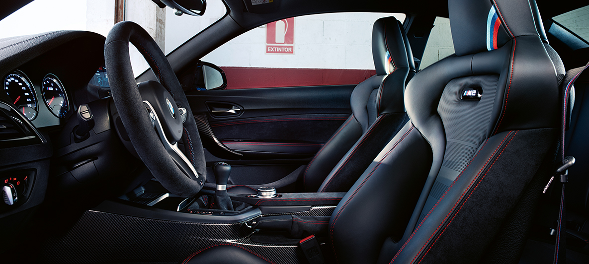 Εσωτερικό της BMW M2 CS Εσωτερικό της BMW M2 CS F87, μπλε Misano μεταλλικό, λεπτομερής προβολή