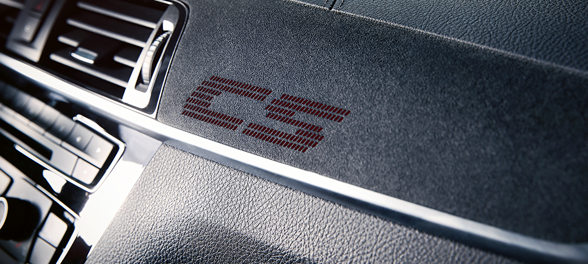 Διακοσμητικές επενδύσεις εσωτερικού της BMW M2 CS Διακοσμητικές επενδύσεις εσωτερικού της BMW M2 CS F87, μπλε Misano μεταλλικό, λεπτομερής προβολή