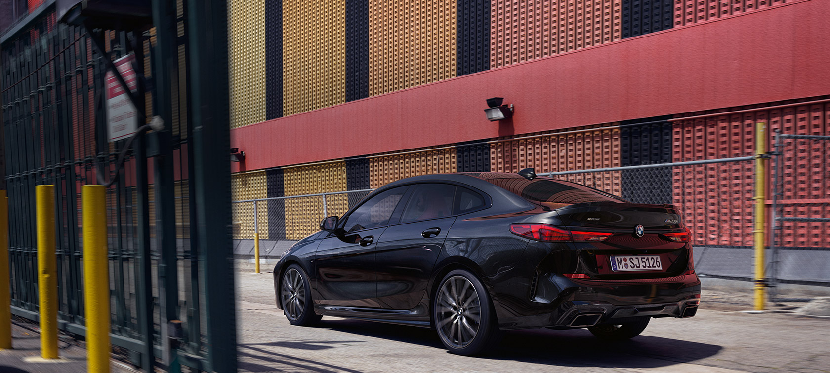 BMW M235i xDrive Gran Coupé, πλαϊνή λήψη τριών τετάρτων BMW M235i xDrive Gran Coupé, μαύρο Sapphire μεταλλικό, F44, πλαϊνή λήψη τριών τετάρτων