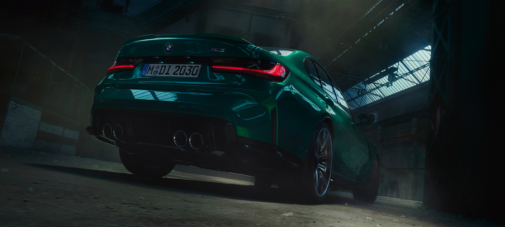 BMW M3 Sedan, G80, 2020, πίσω λήψη τριών τετάρτων από χαμηλά BMW M3 Sedan, G80, 2020, πράσινο Isle of Man μεταλλικό, πίσω λήψη τριών τετάρτων από χαμηλά