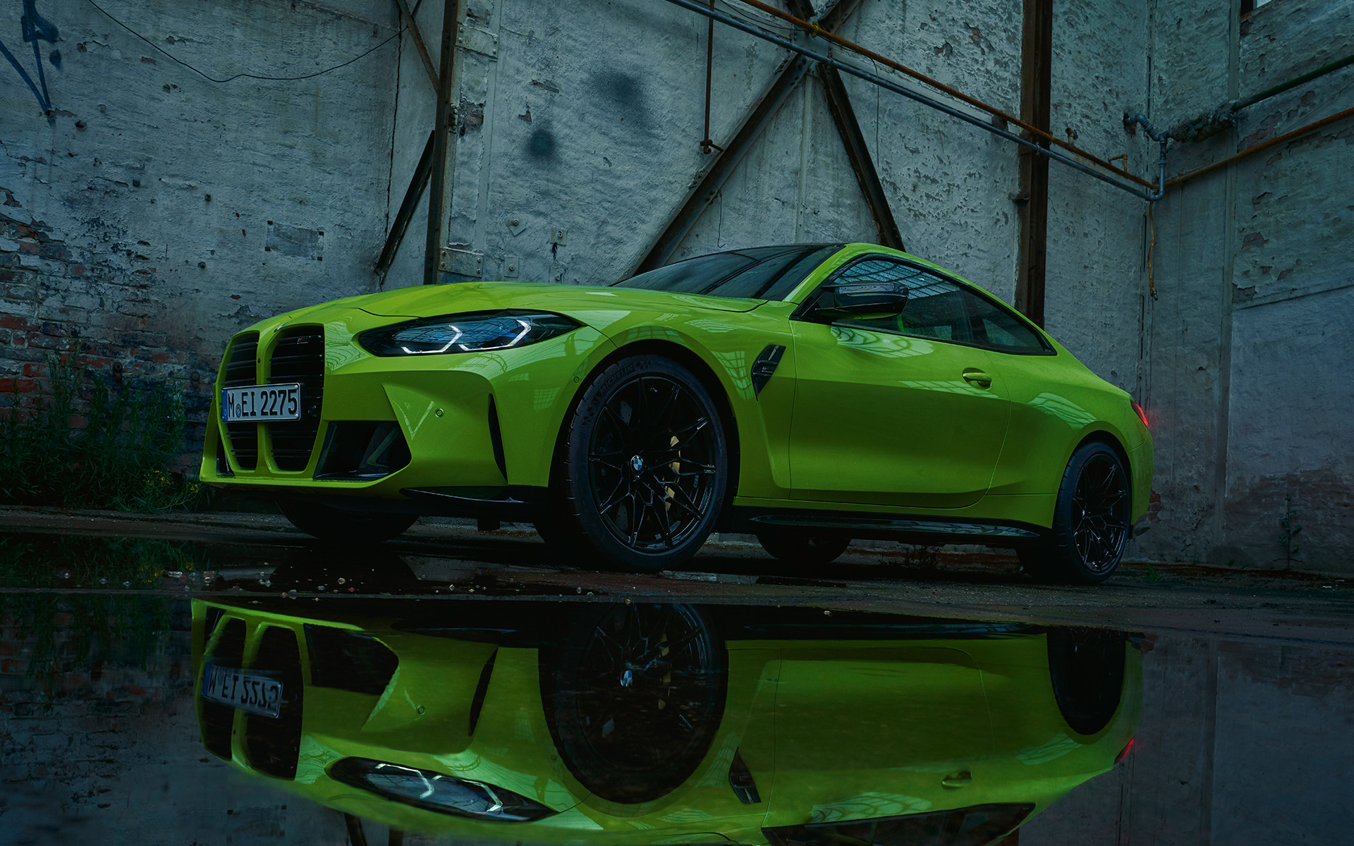BMW M4 Competition Coupé, G82, 2020, κίτρινο Sao Paulo, μπροστινή λήψη τριών τετάρτων