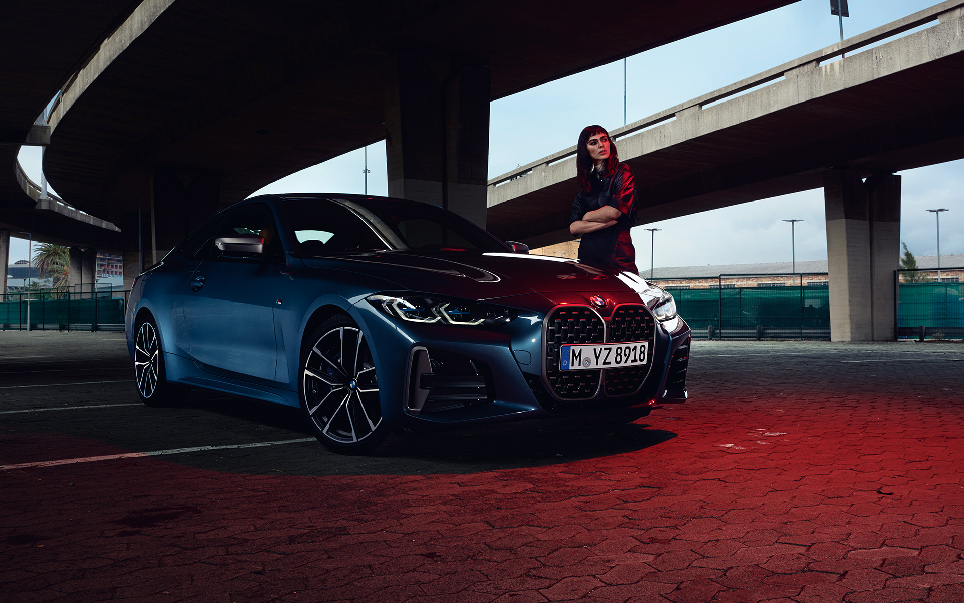BMW M440i xDrive Coupé, G22, 2020, G82, 2020, μπλε Arctic Race μεταλλικό, μπροστινή λήψη τριών τετάρτων με μοντέλο