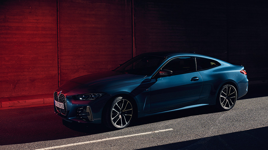 BMW M440i xDrive Coupé, G22, 2020, μπλε Arctic Race μεταλλικό, μπροστινή λήψη τριών τετάρτων σε κίνηση